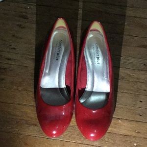 Red patten leather kitten heels